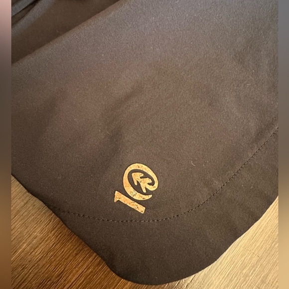 Tentree Women's Recycled Polyester Sport Shorts InMotion Short black size large - Picture 3 of 10